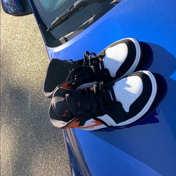 Sneakers - Picture 9 of 12